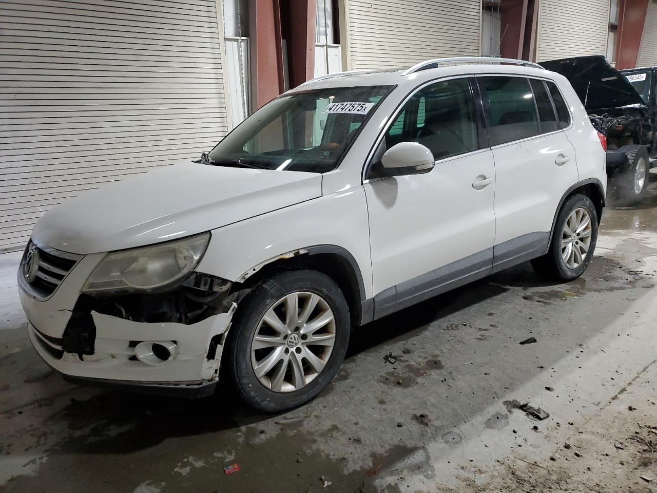 2009 Volkswagen Tiguan - Image 1