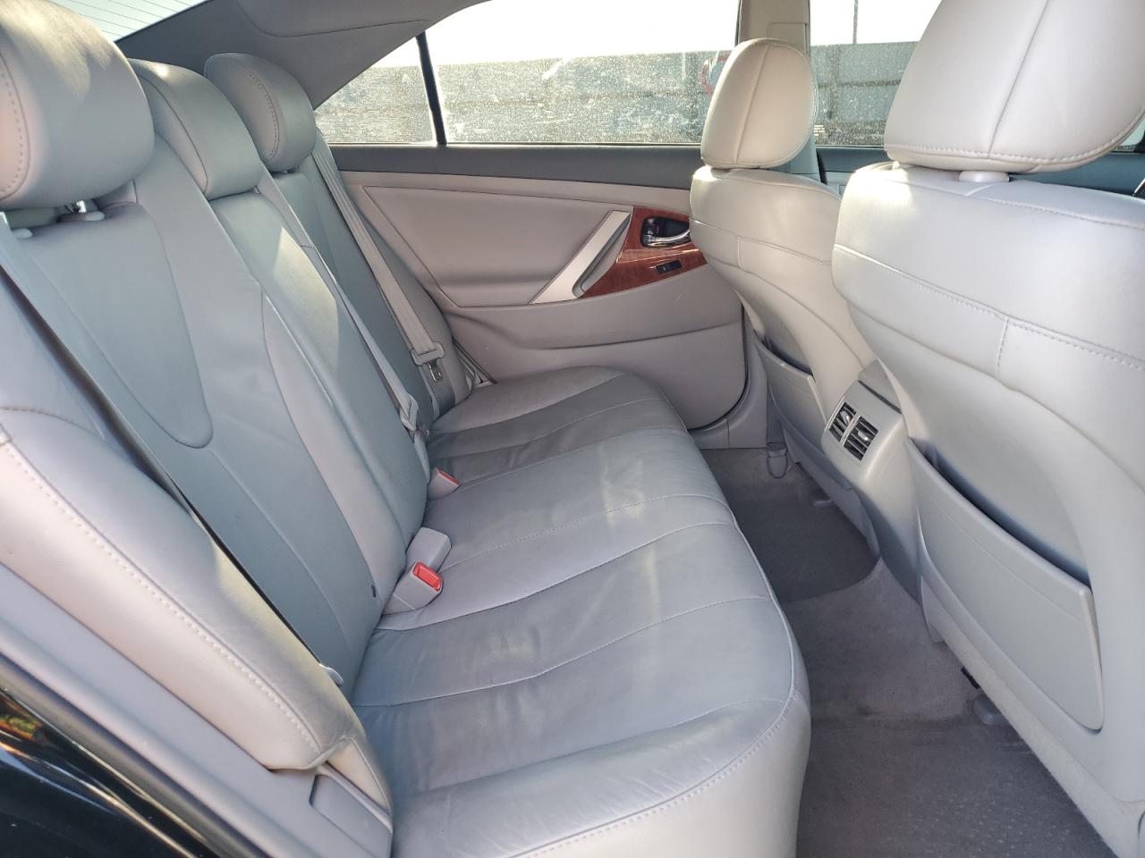 2010 Toyota Camry - Image 11