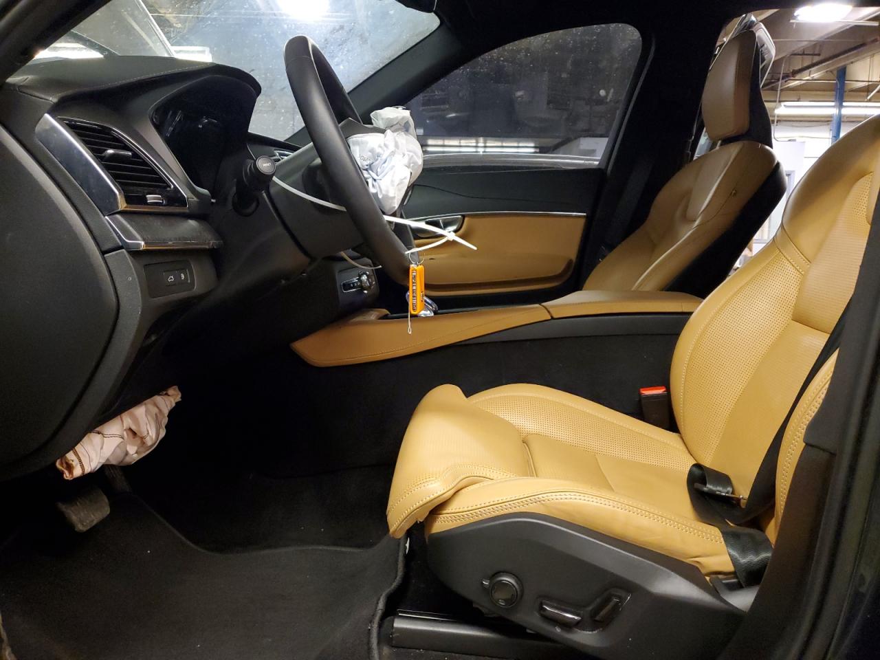 2023 Volvo XC90 - Image 7