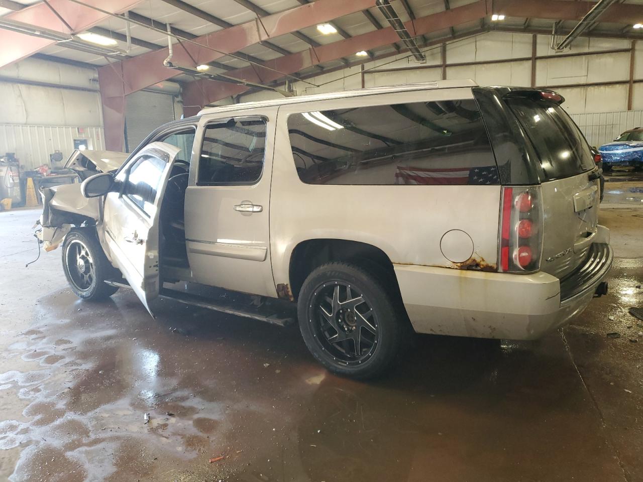2007 GMC Yukon - Image 2