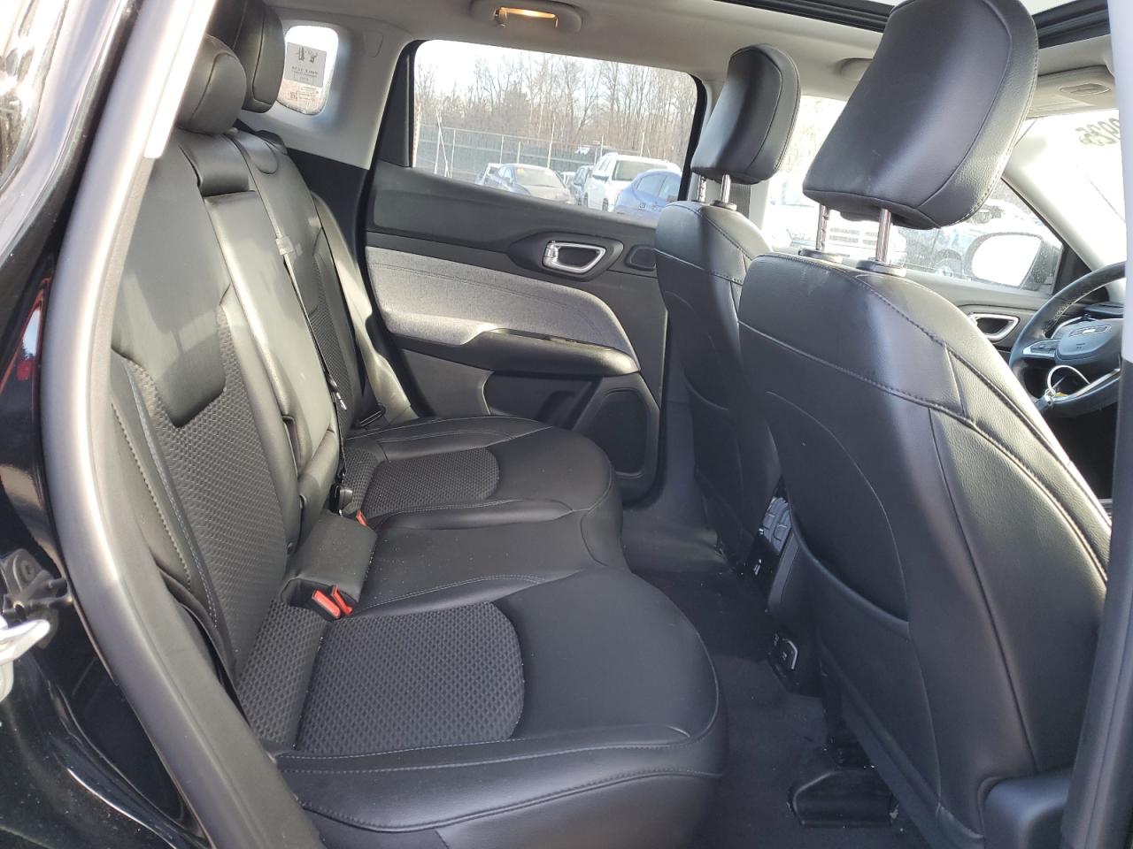 2022 Jeep Compass - Image 11