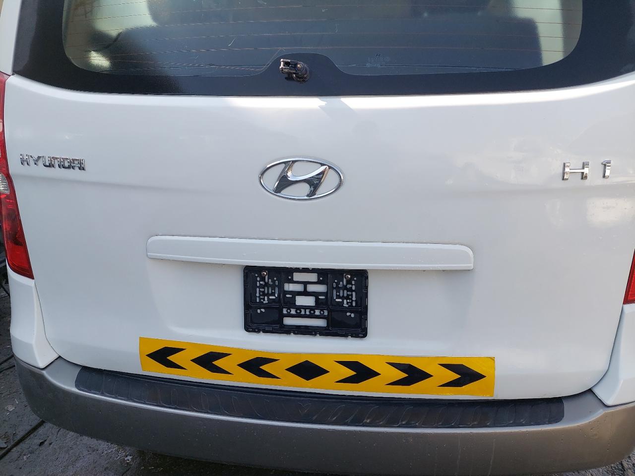 KMJWA37R5GU774027 - 2016 Hyundai H1 - #42477905