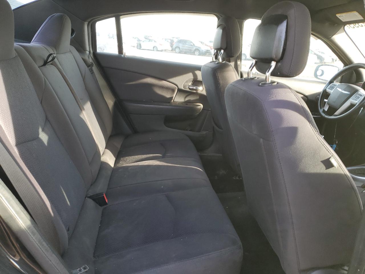 2013 Chrysler 200 - Image 10
