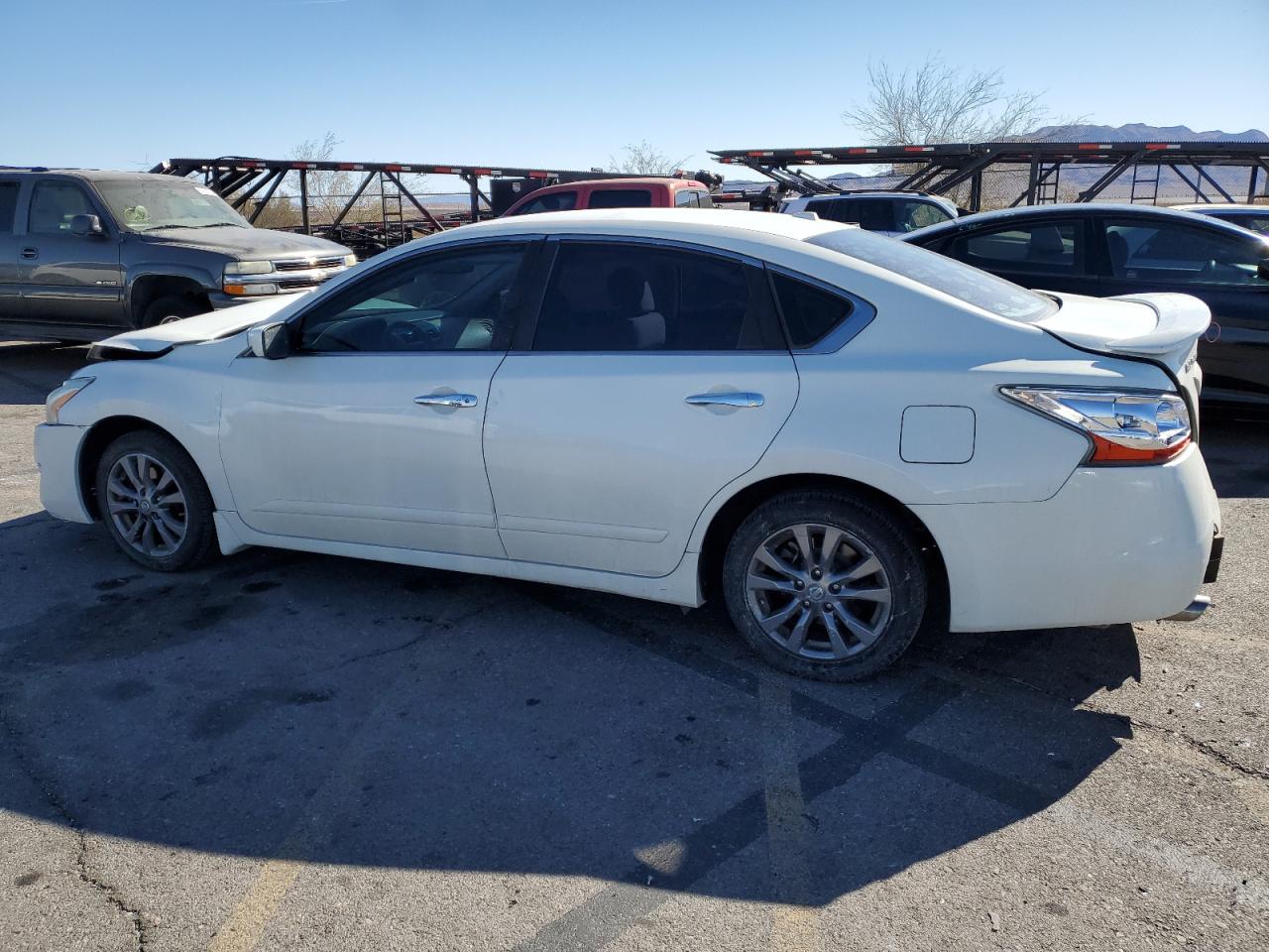 2015 Nissan Altima - Image 2