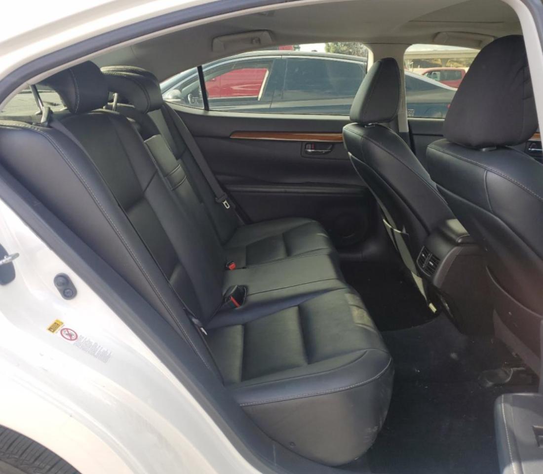 2013 Lexus ES - Image 10