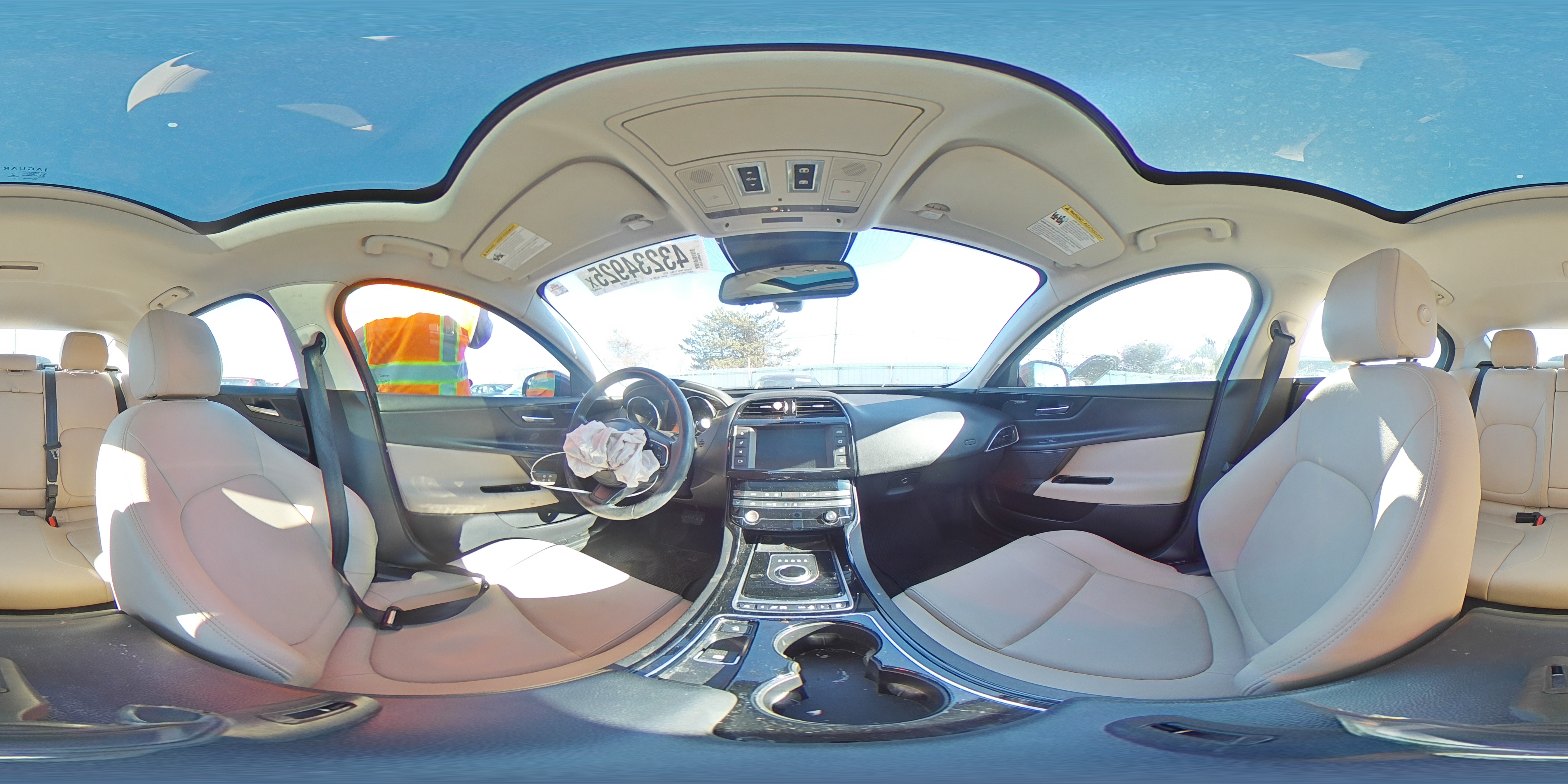 2017 Jaguar XE - Image 13