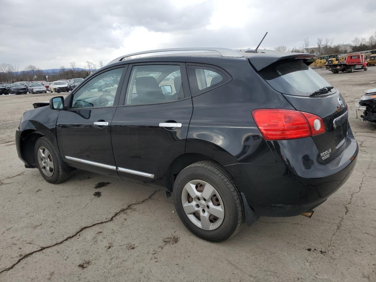 2015 Nissan Rogue - Image 2