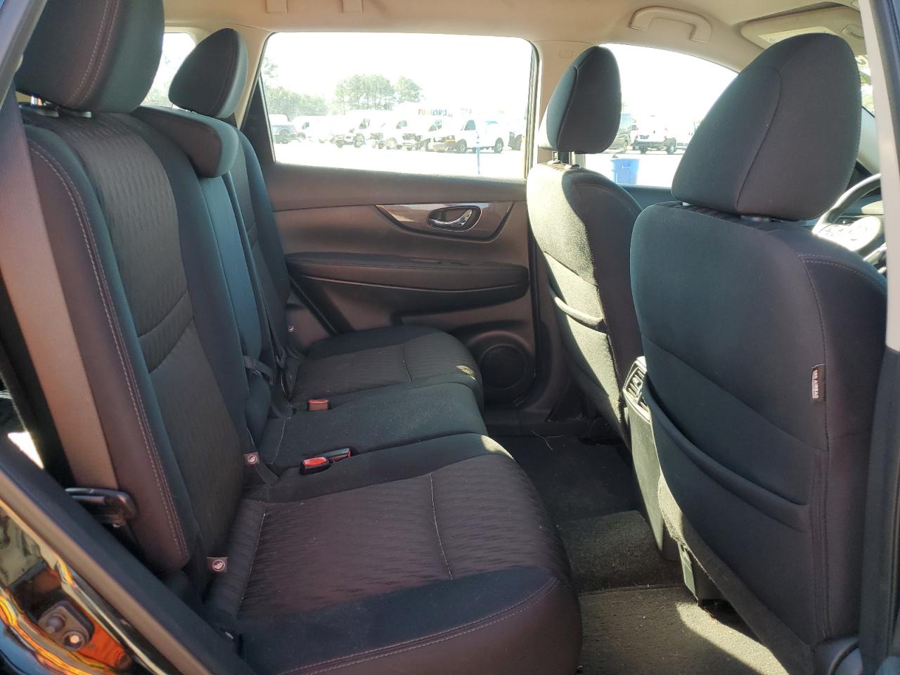2017 Nissan Rogue - Image 10