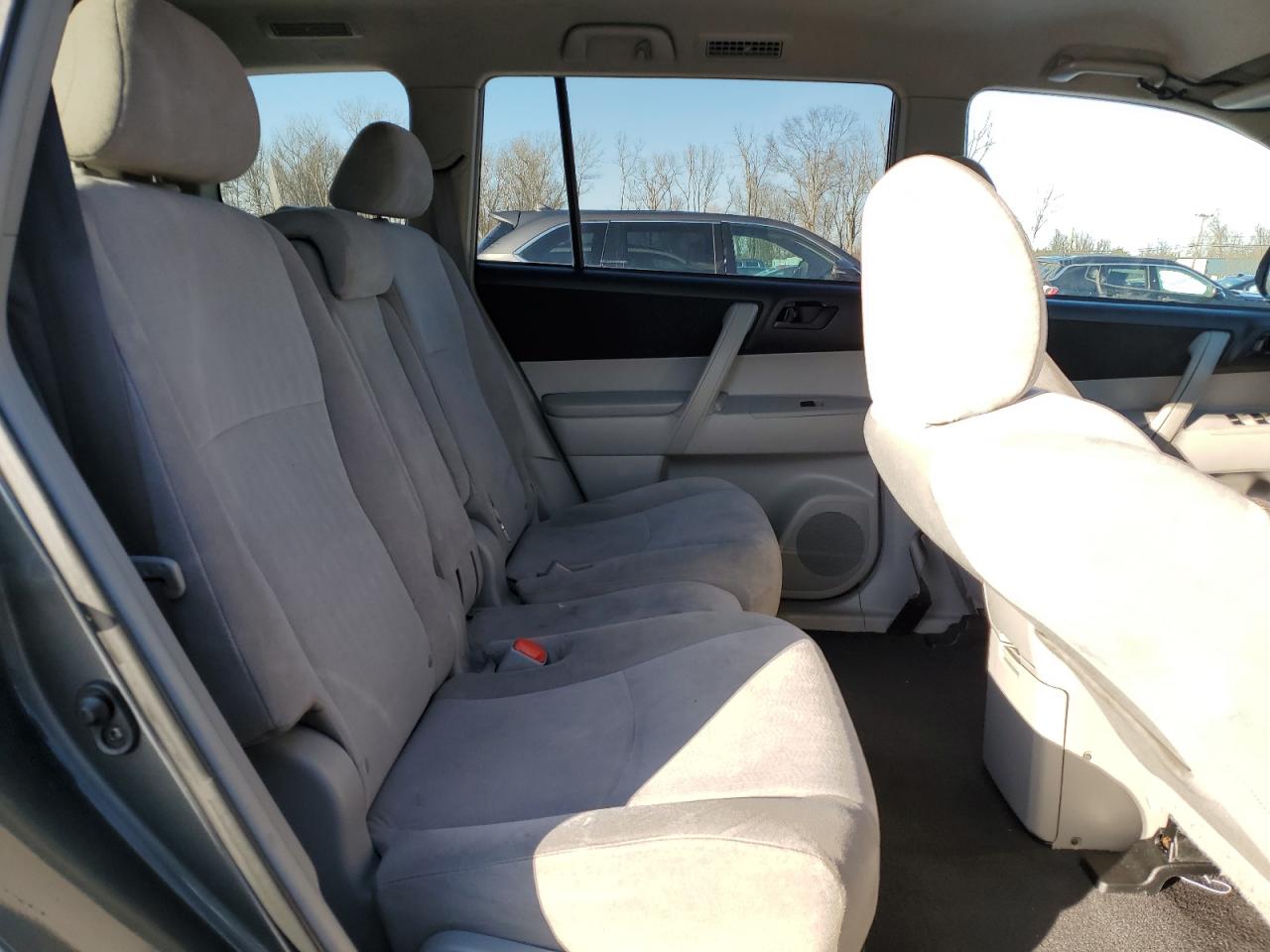 2012 Toyota Highlander - Image 11