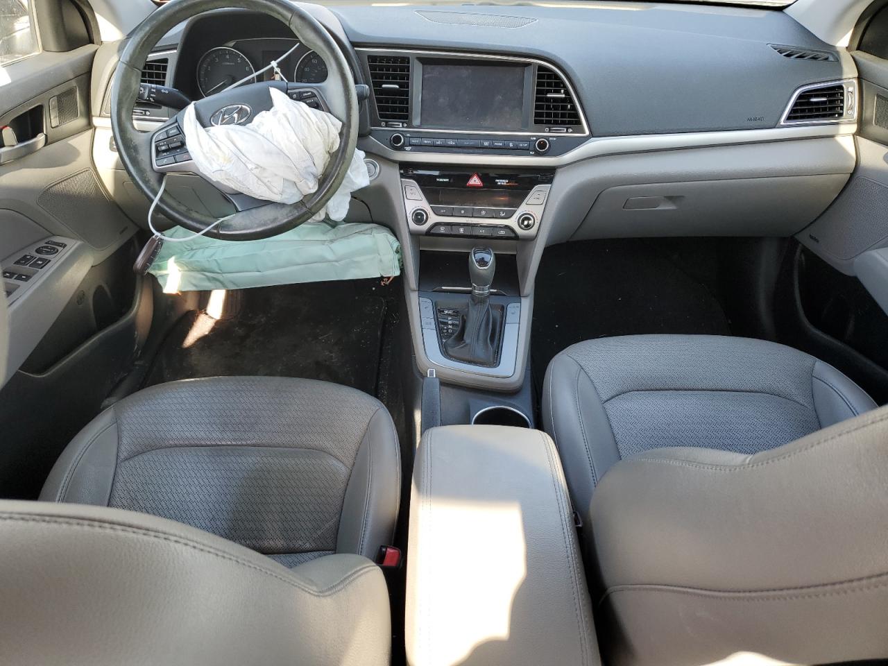2017 Hyundai Elantra - Image 8
