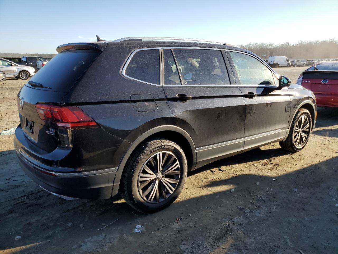 2018 Volkswagen Tiguan - Image 3