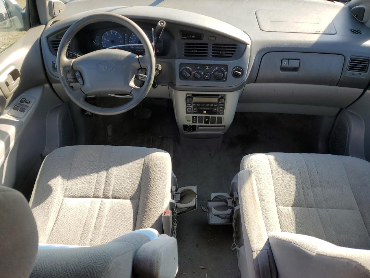 2003 Toyota Sienna - Image 9