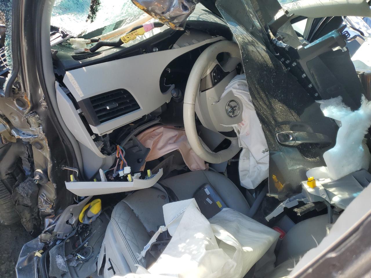 2014 Toyota Sienna - Image 8