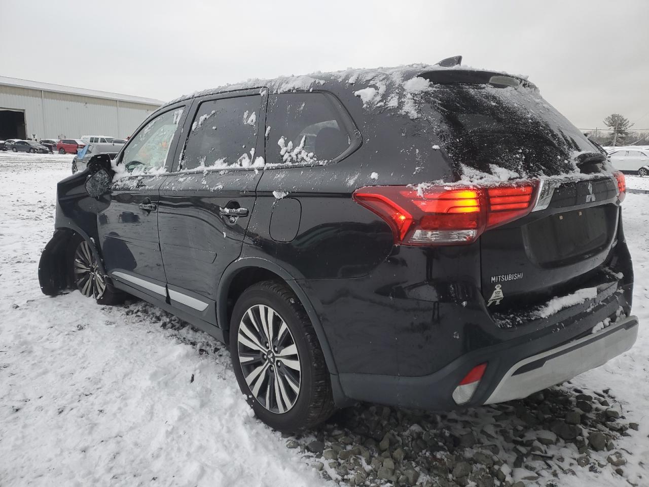 2019 Mitsubishi Outlander - Image 2