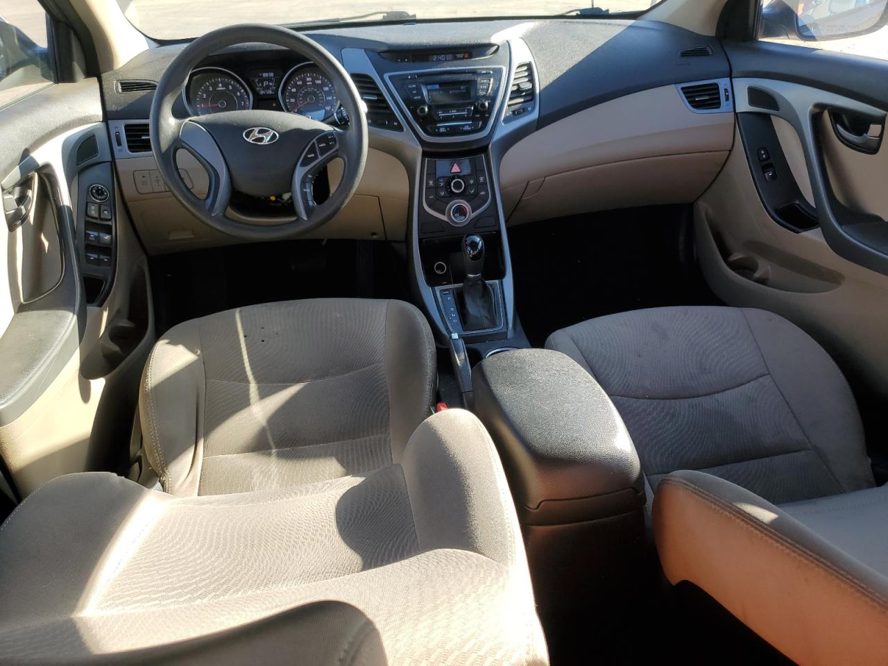 2016 Hyundai Elantra - Image 8
