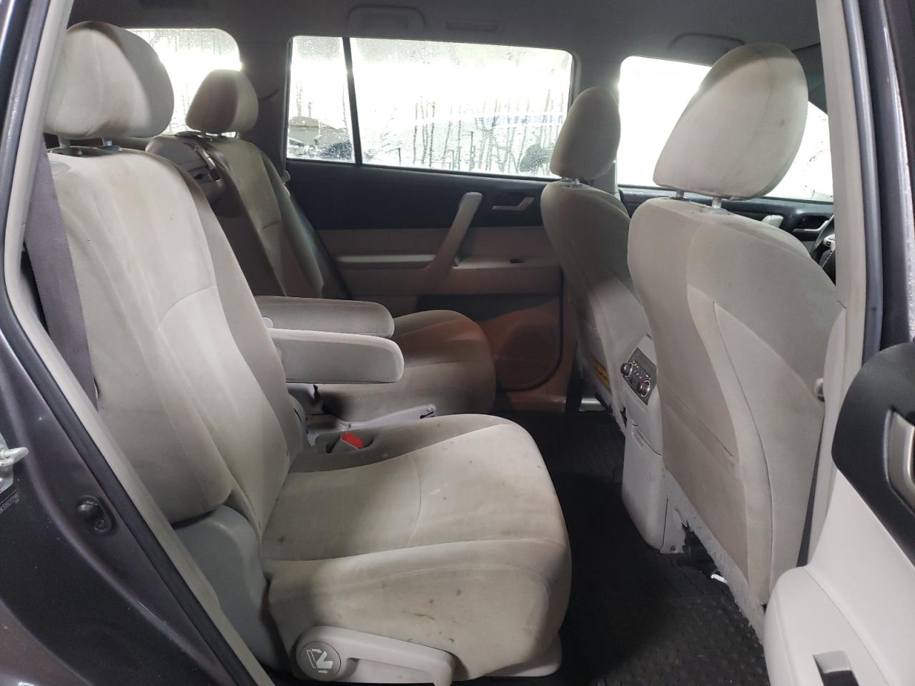 2012 Toyota Highlander - Image 10