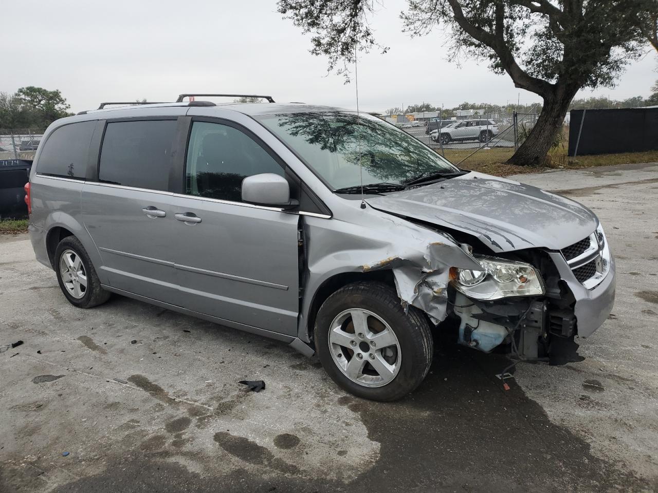 2013 Dodge Caravan - Image 4