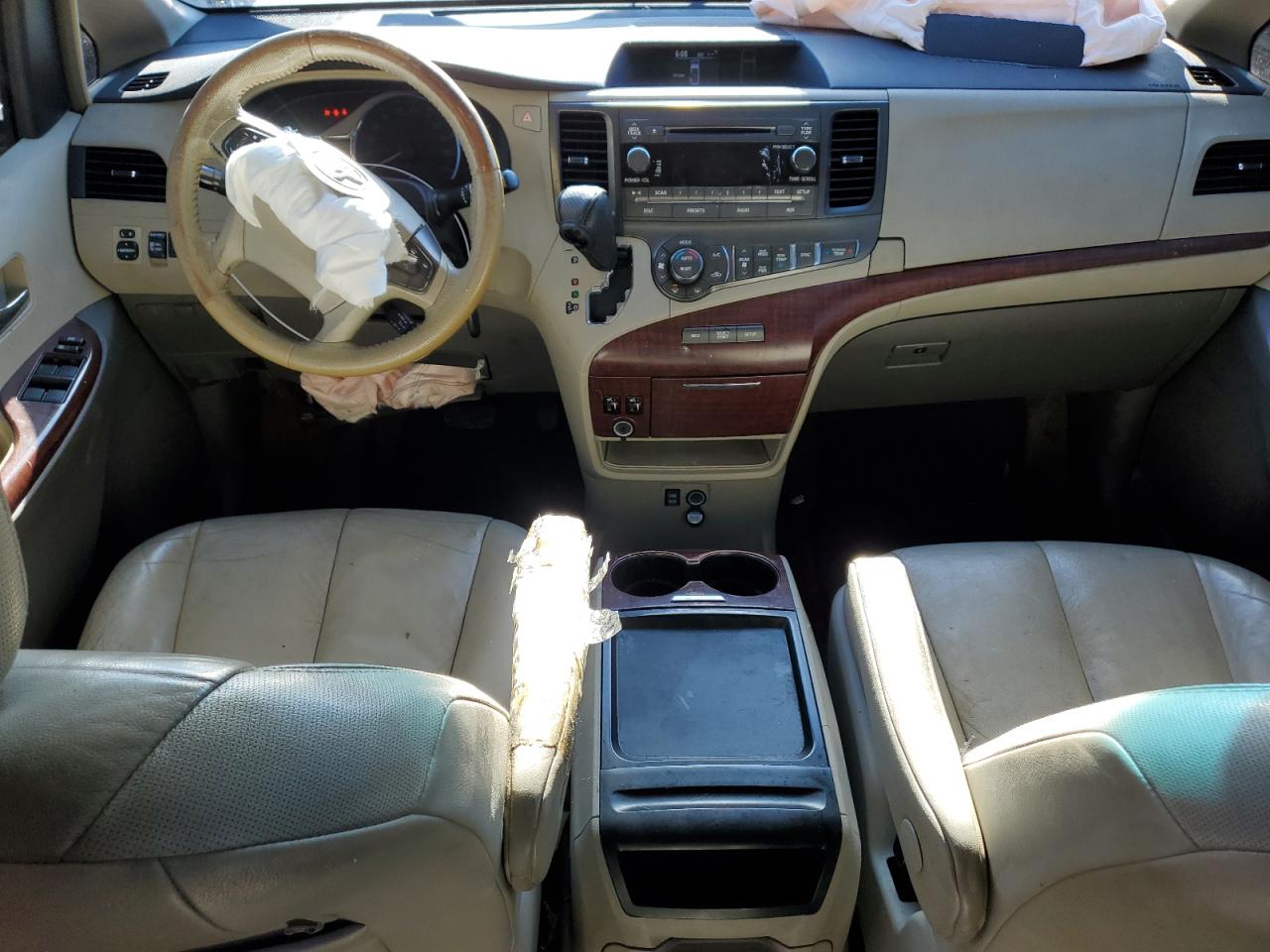 2011 Toyota Sienna - Image 8