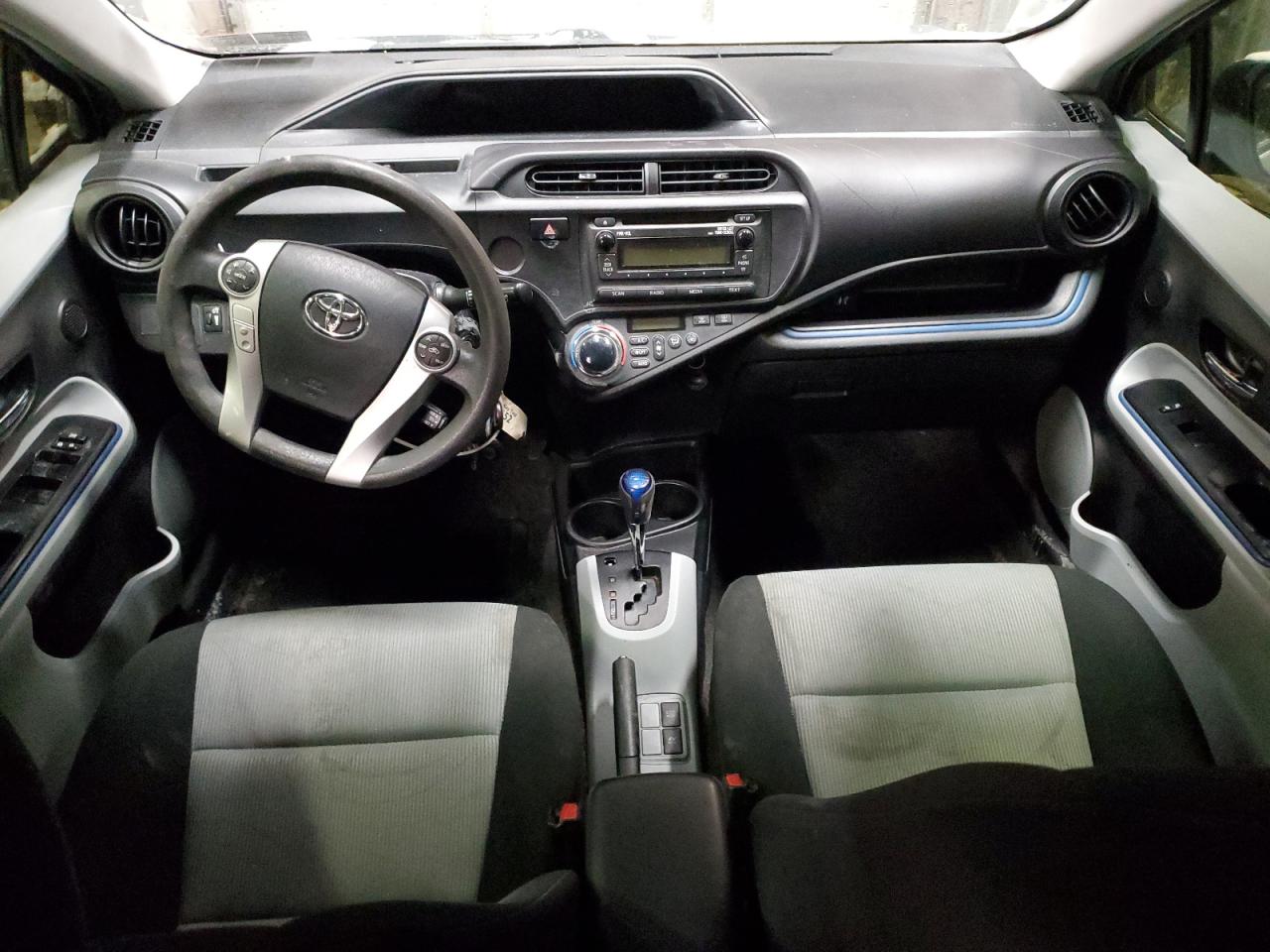 2013 Toyota Prius - Image 8