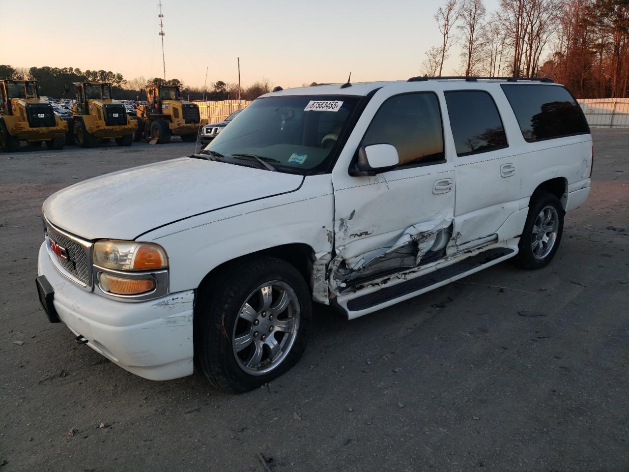 2005 GMC Yukon - Image 1