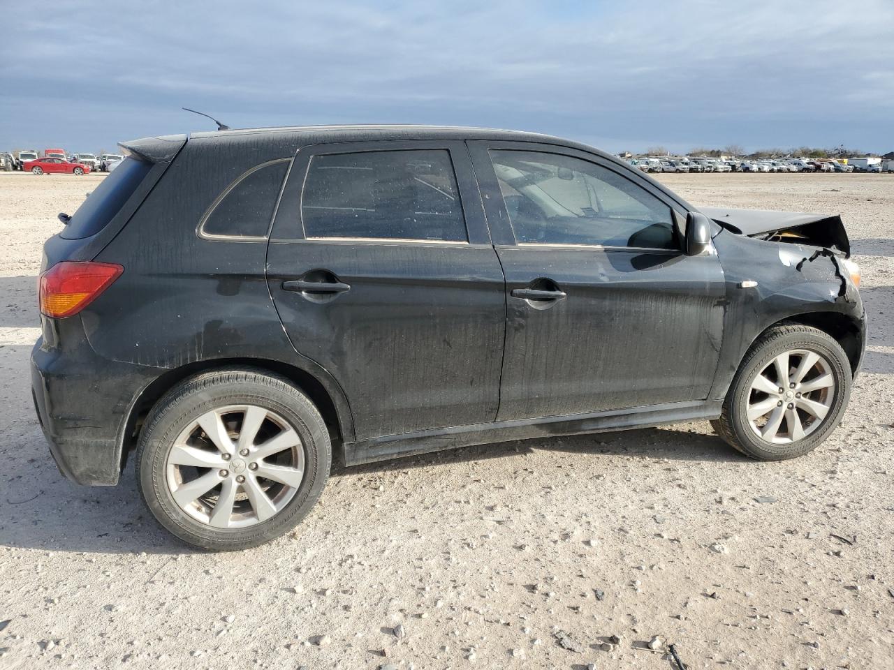2012 Mitsubishi Outlander - Image 3