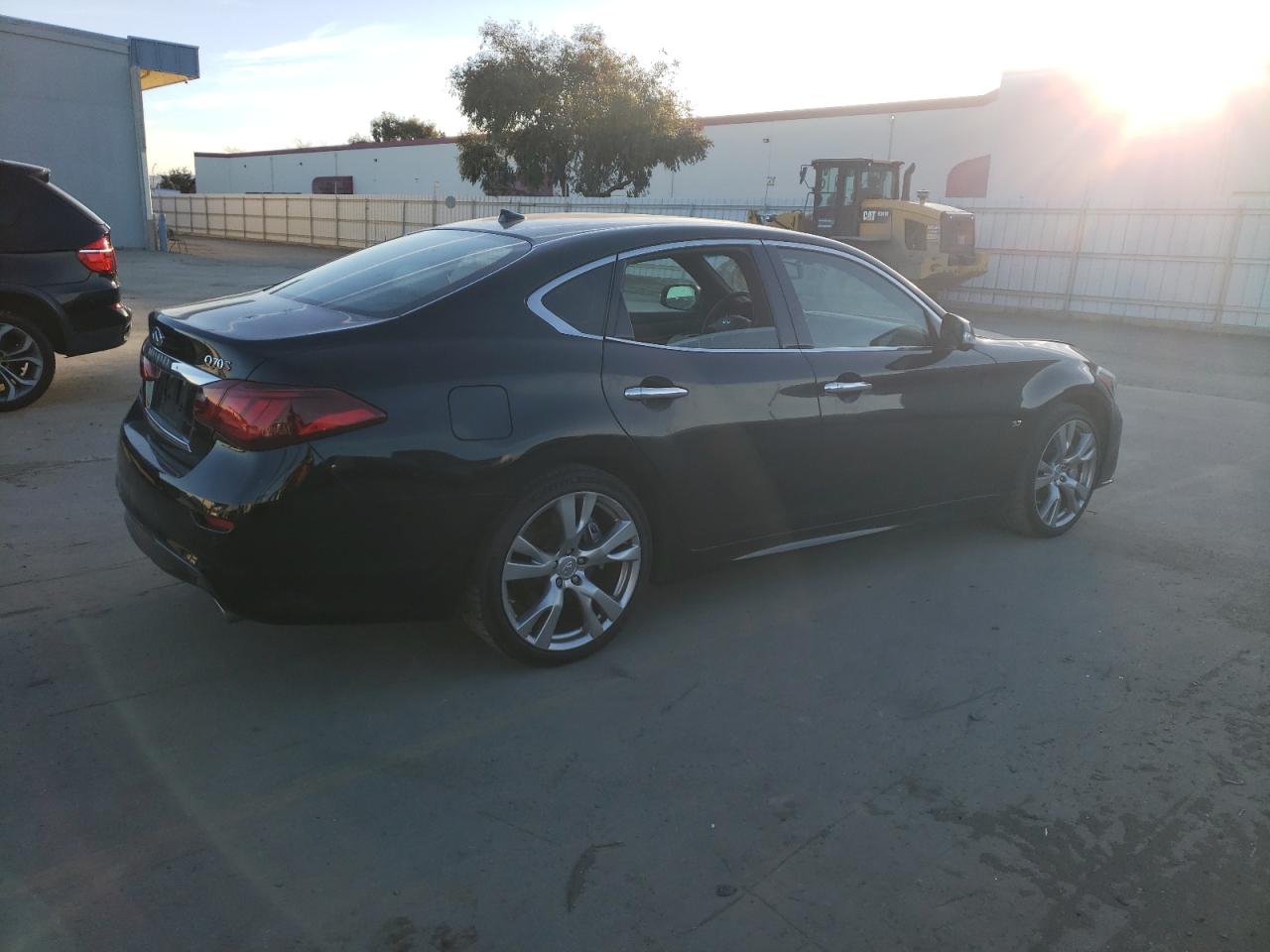 VIN JN1BY1AP5FM542606 2015 INFINITI Q70 no.3