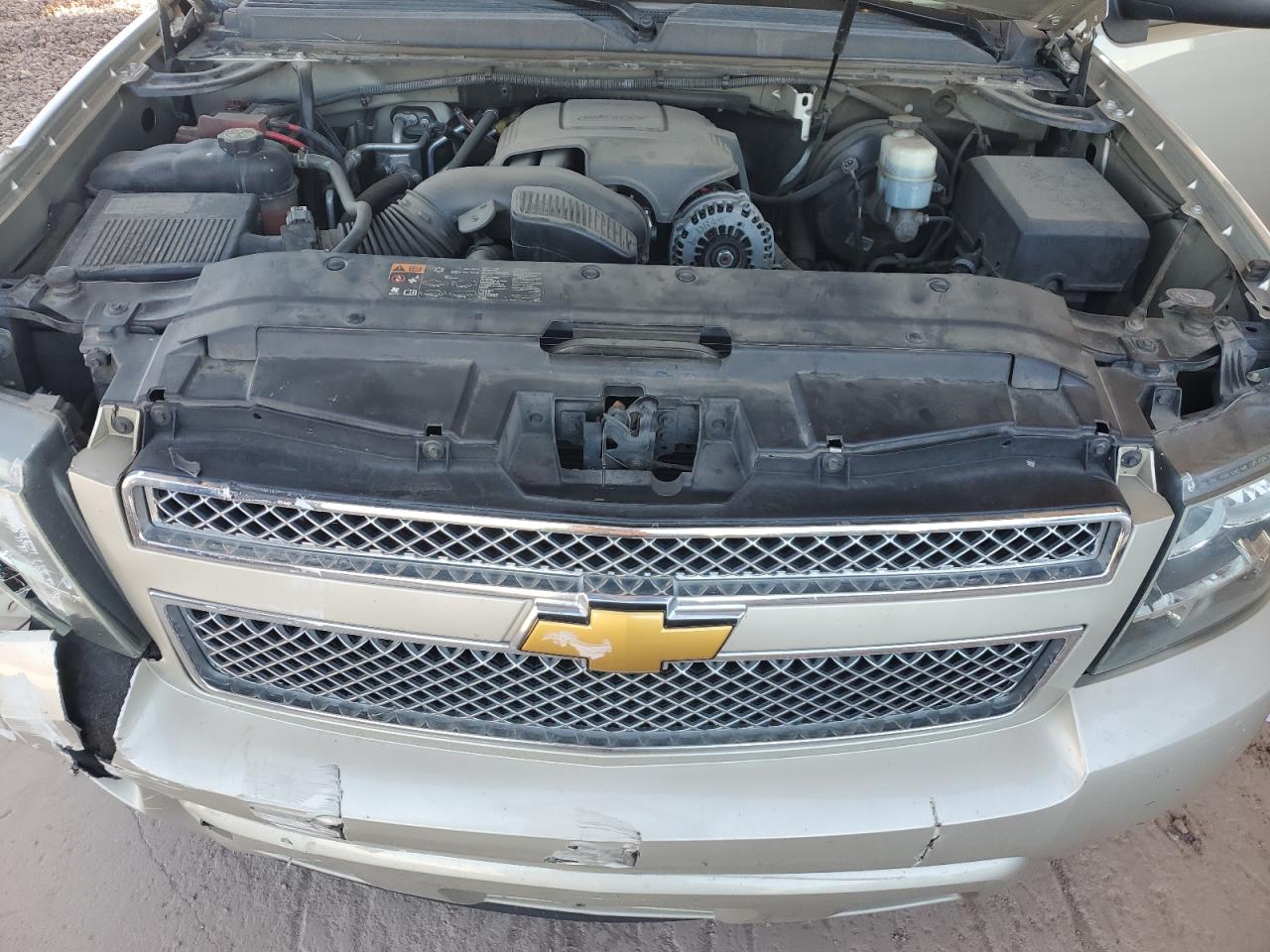2014 Chevrolet Suburban - Image 12