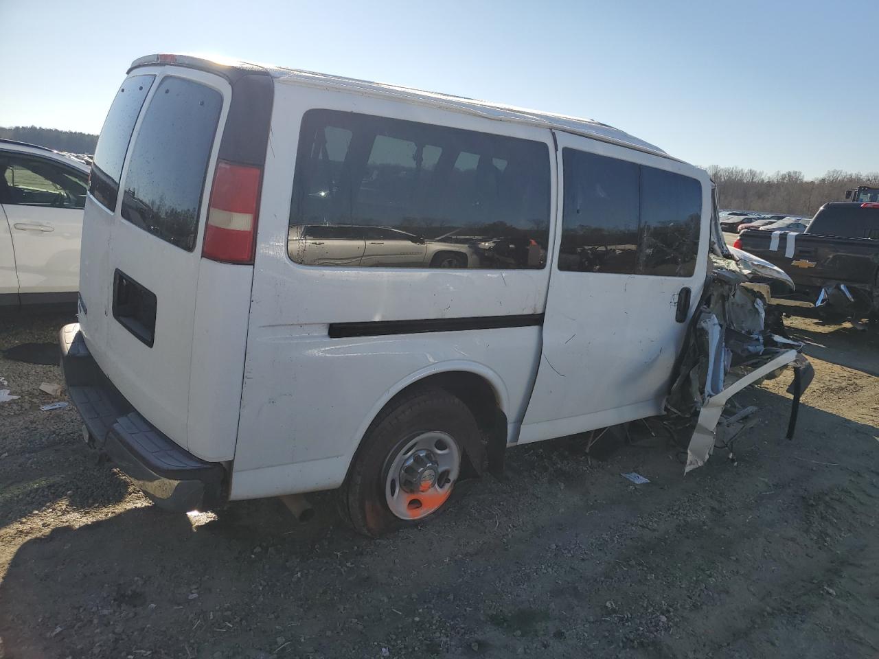 2009 Chevrolet Express - Image 3