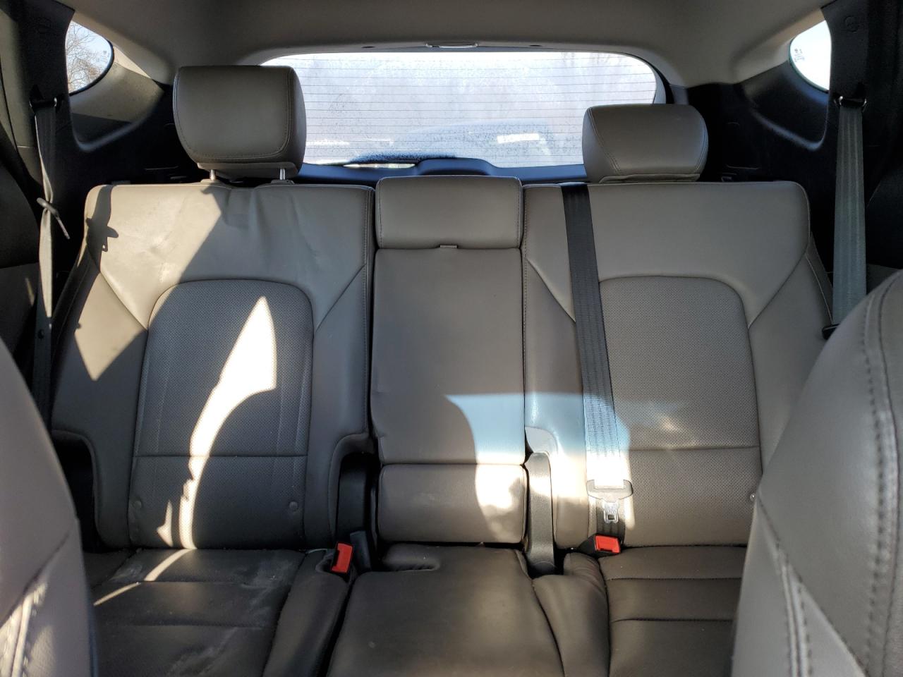 2017 Hyundai Santa Fe - Image 10
