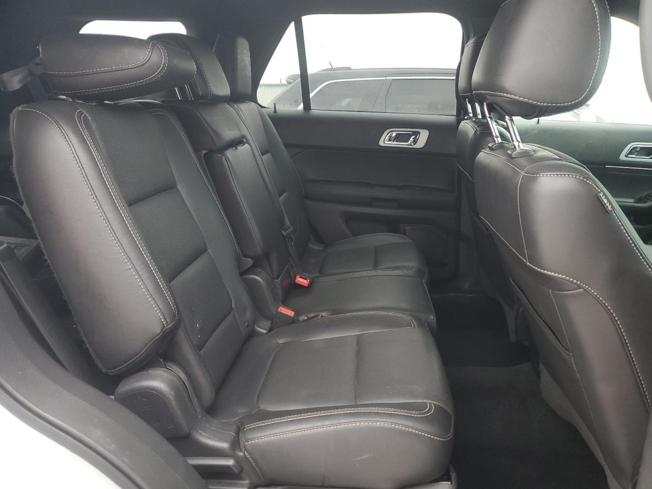 2015 Ford Explorer - Image 11