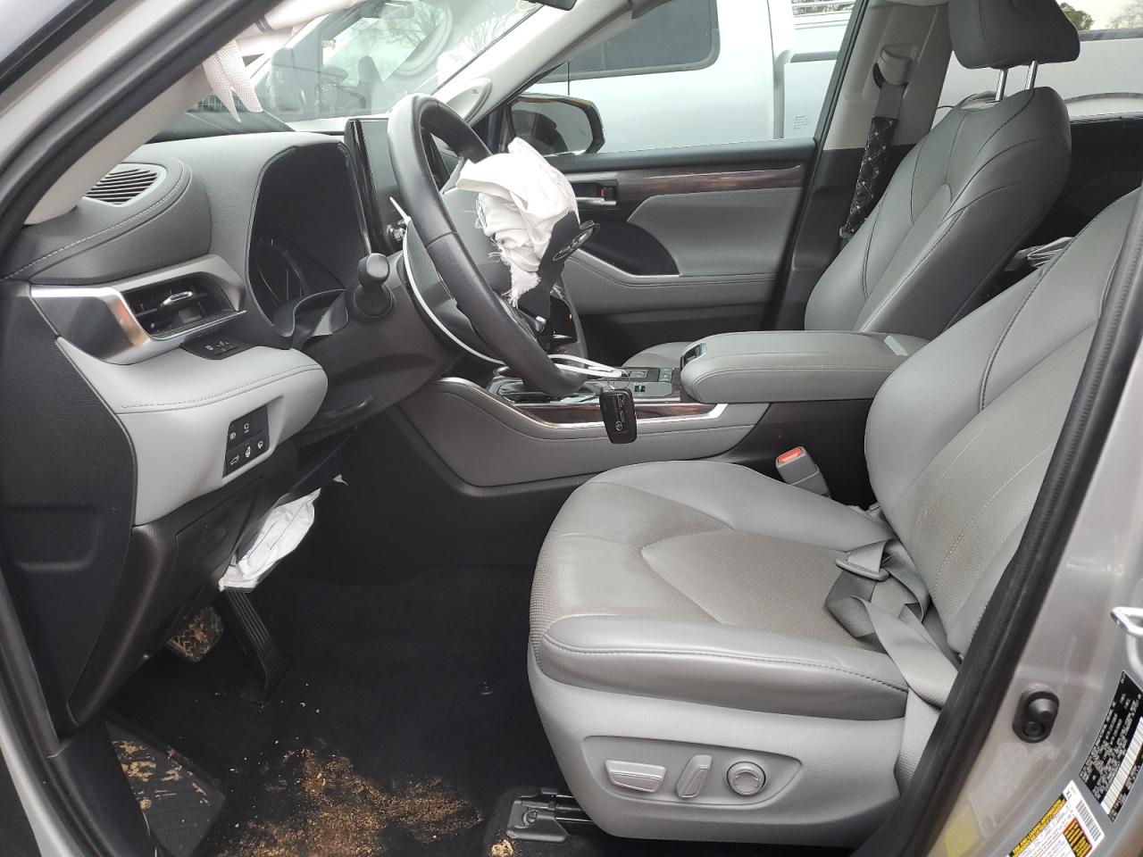 2021 Toyota Highlander - Image 7