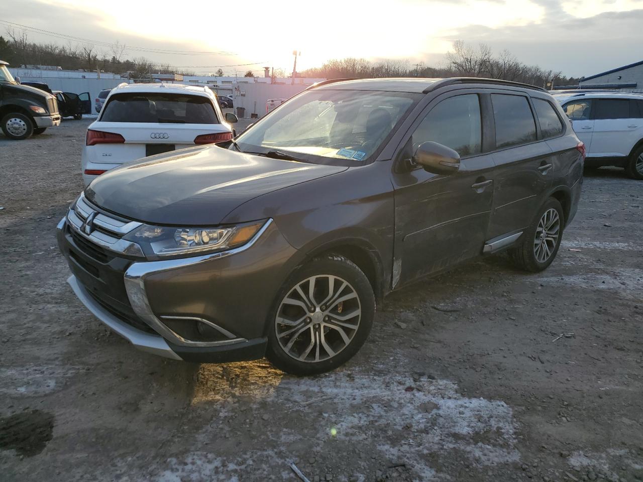 2016 Mitsubishi Outlander - Image 1