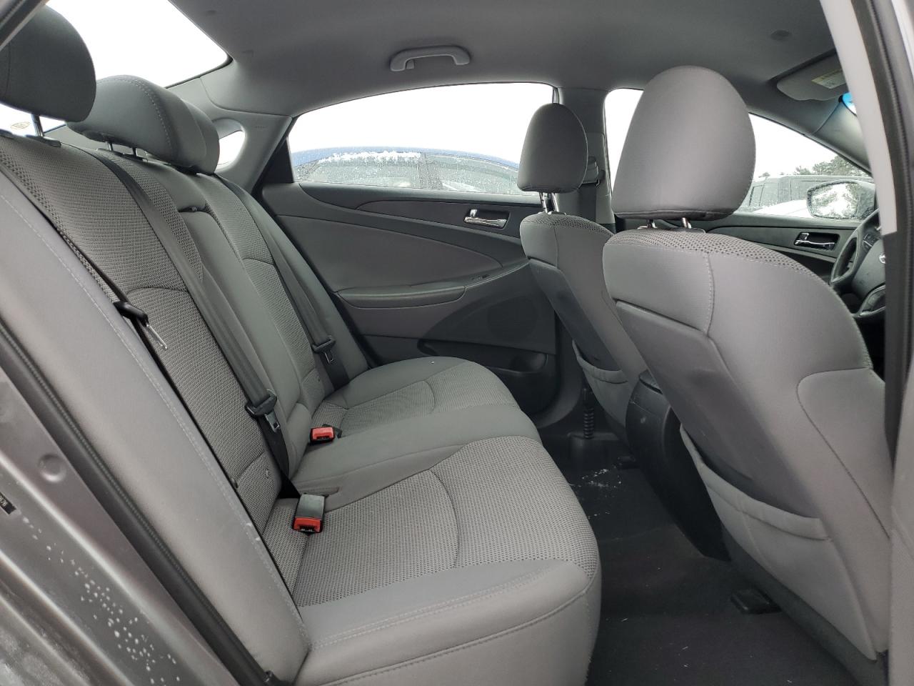 2013 Hyundai Sonata - Image 10