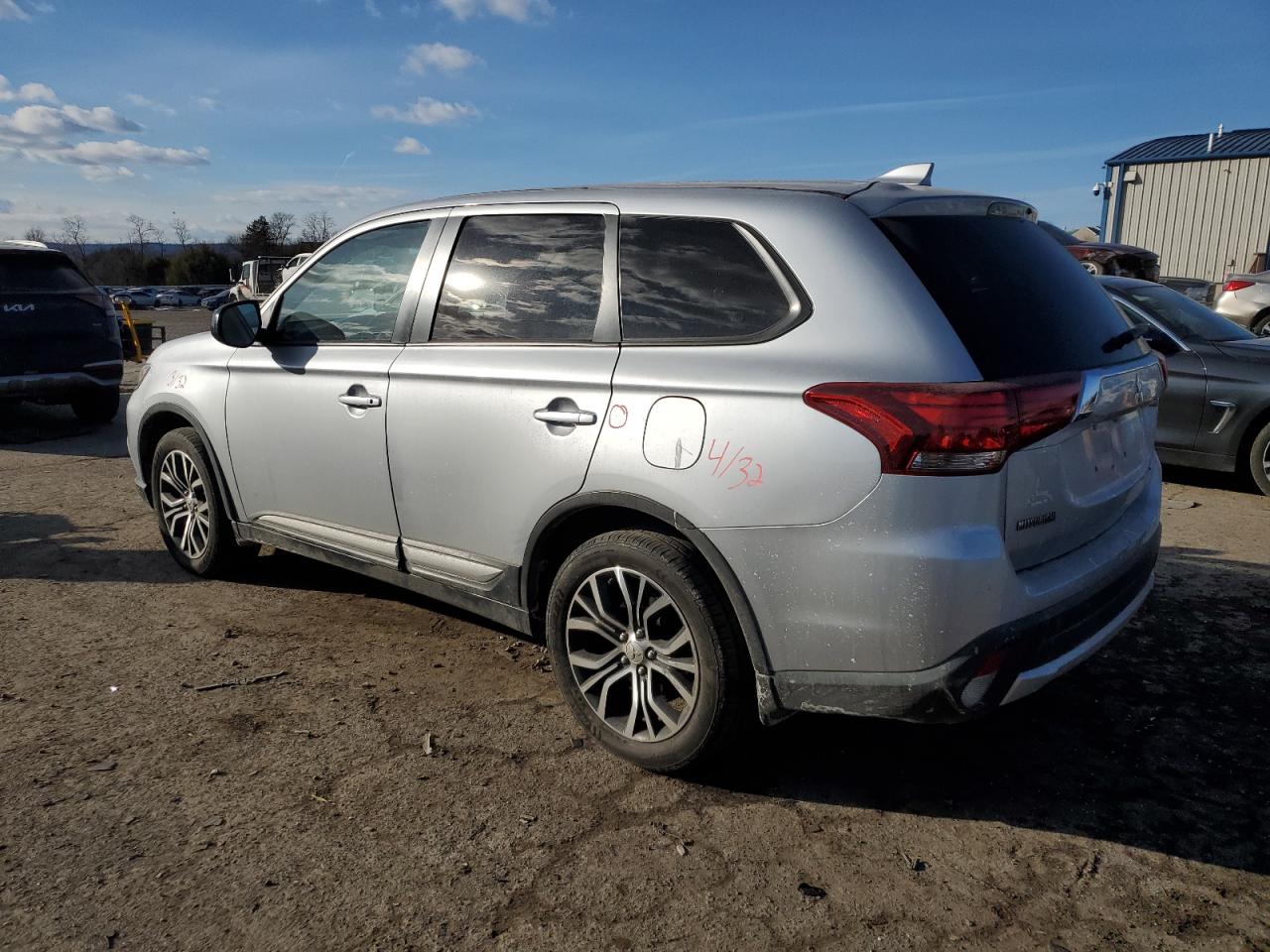 2017 Mitsubishi Outlander - Image 2