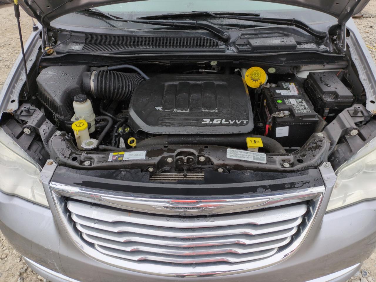 2014 Chrysler Town & Country - Image 12