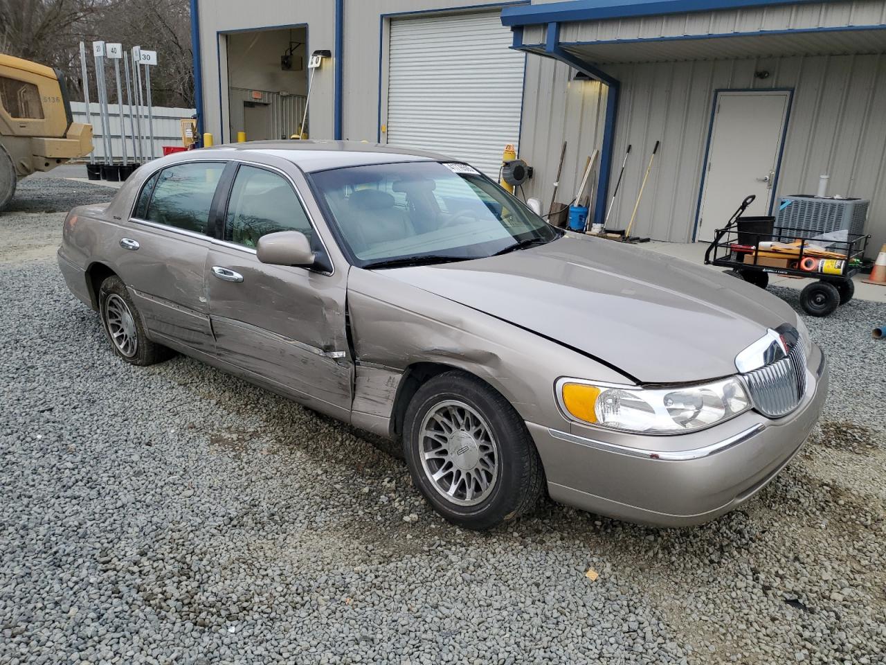 2000 Lincoln Town Car - Image 4