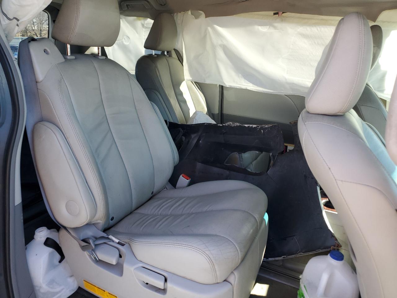 2014 Toyota Sienna - Image 11