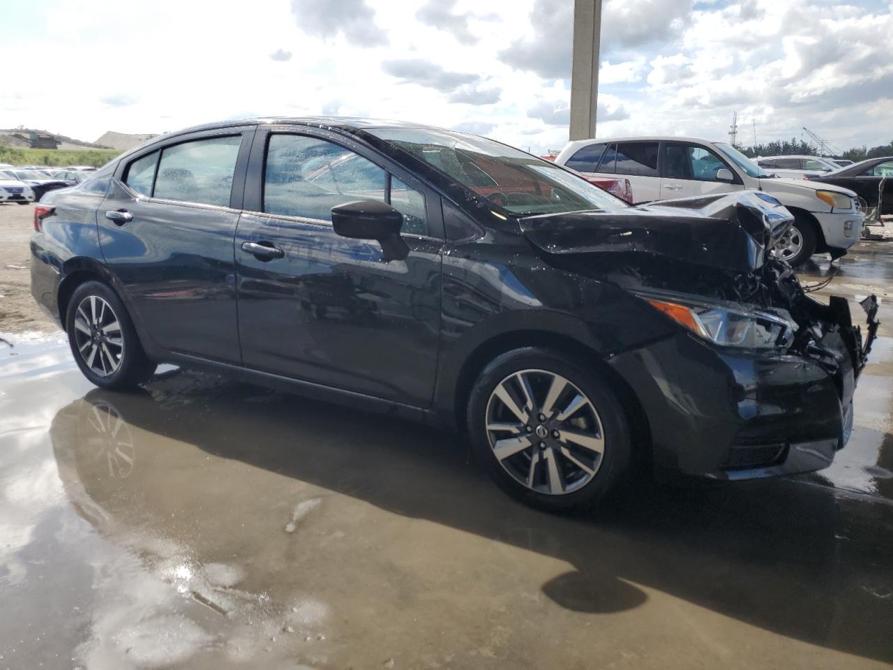 2021 Nissan Versa - Image 4