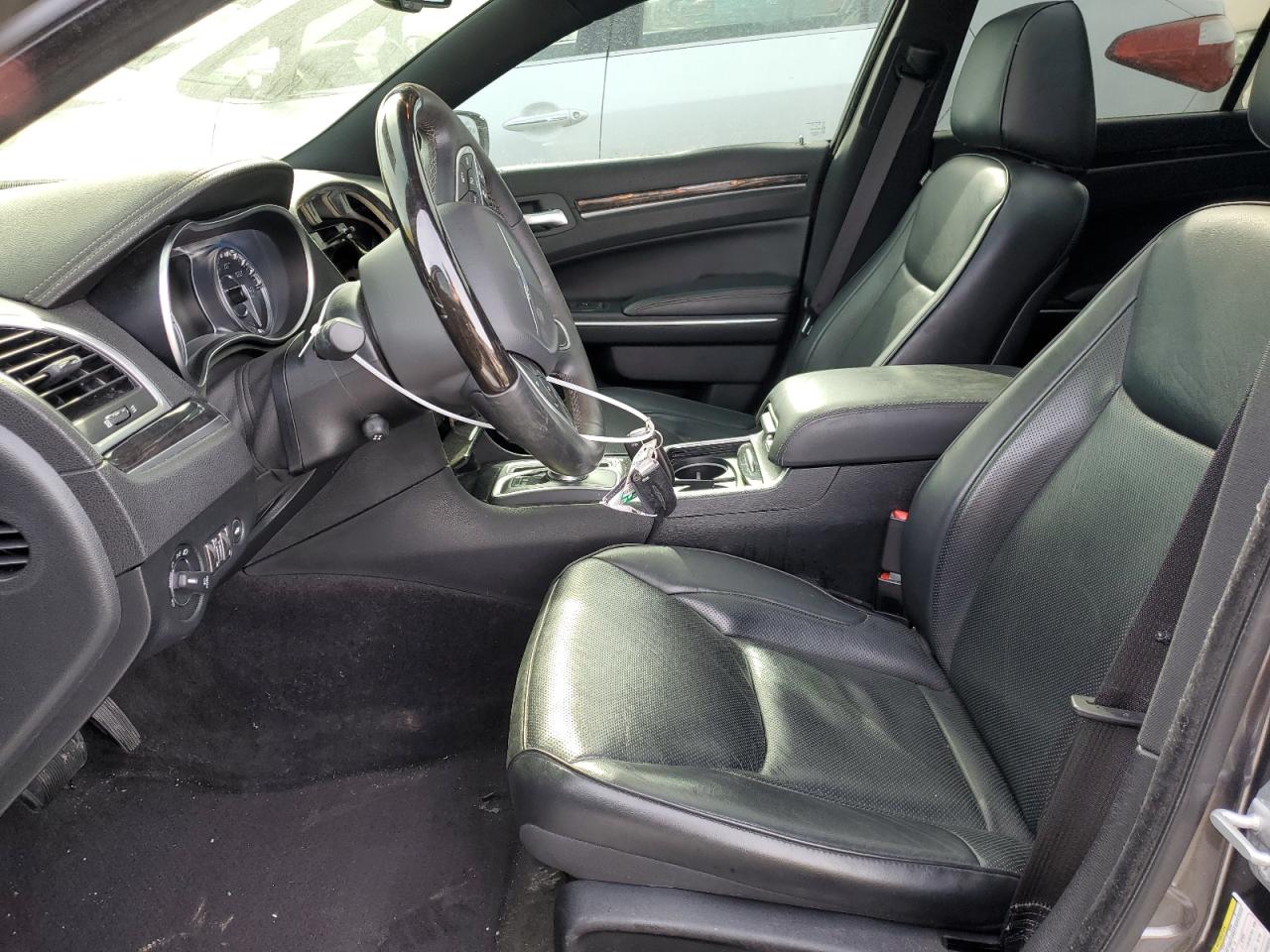 2017 Chrysler 300 - Image 7