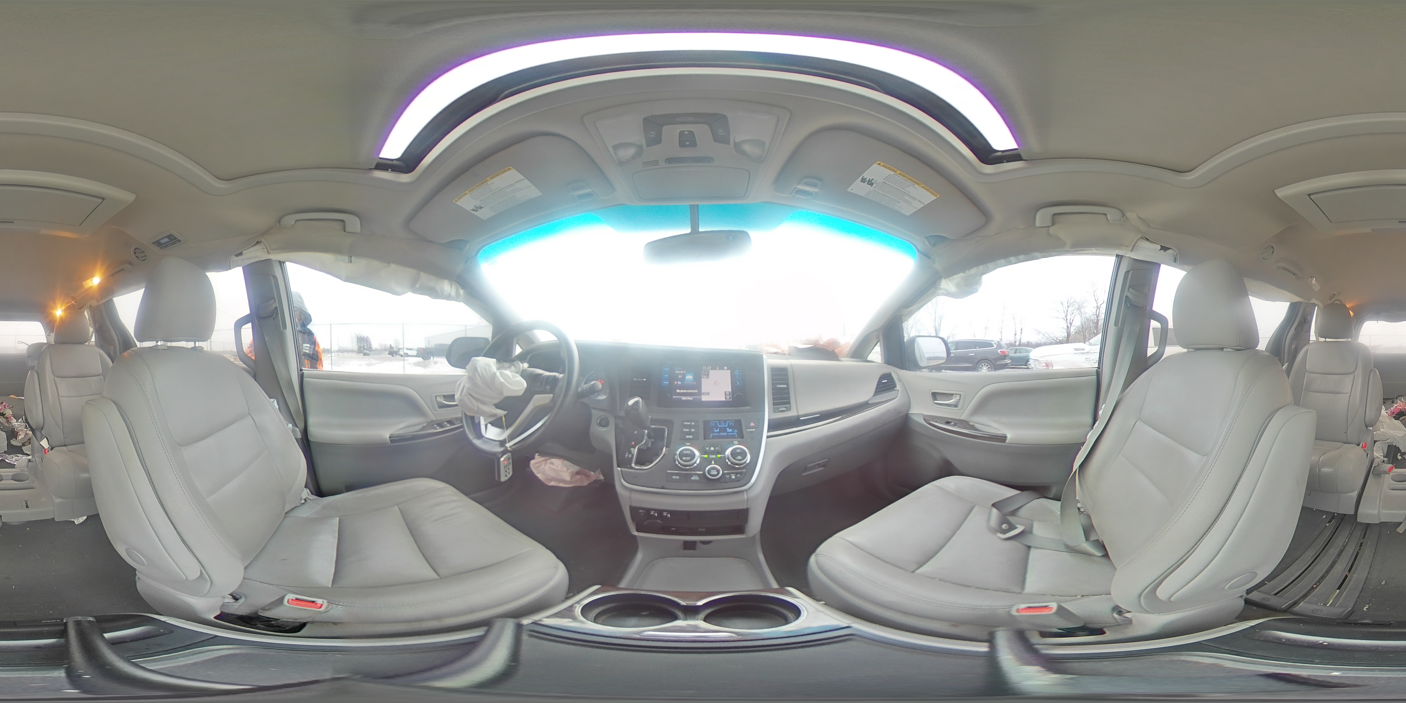 2015 Toyota Sienna - Image 13
