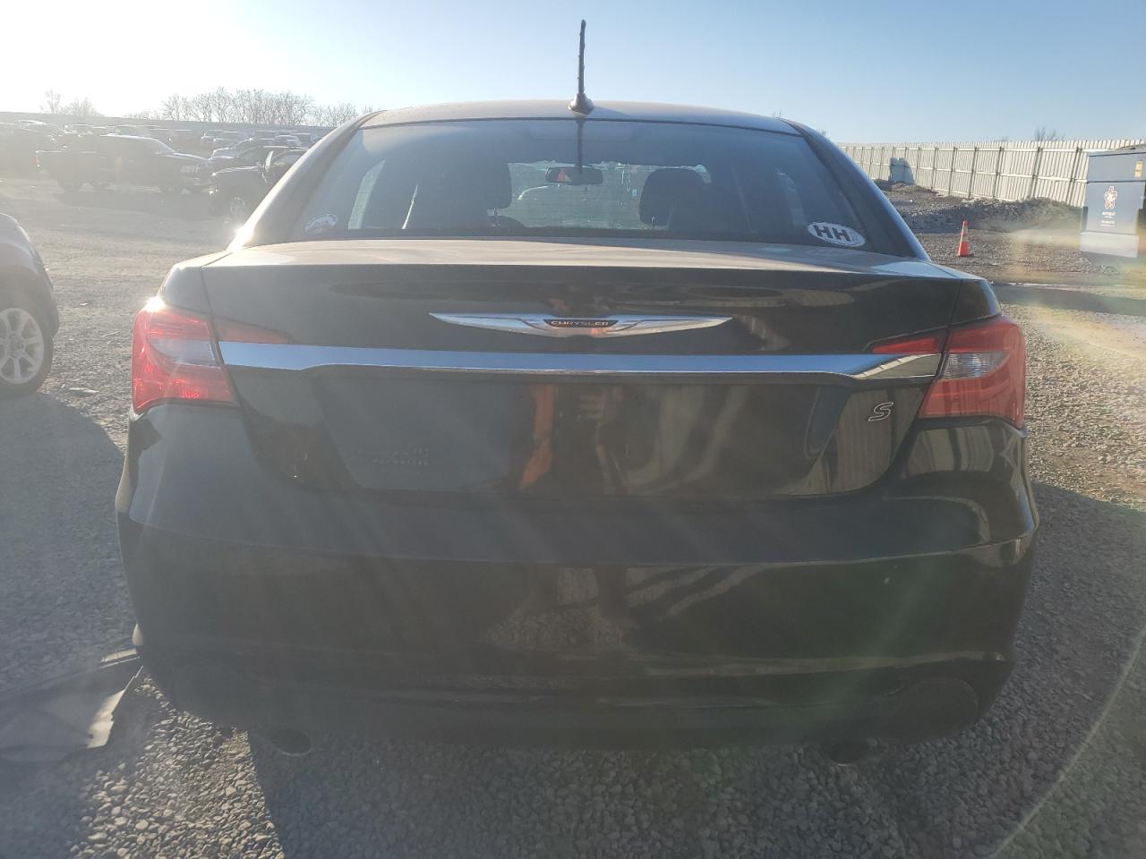 2014 Chrysler 200 - Image 6