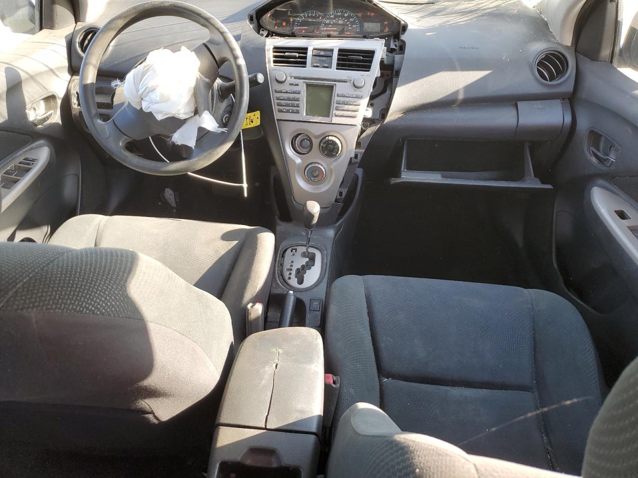 2010 Toyota Yaris - Image 8