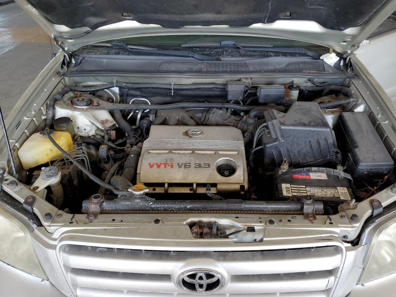 2004 Toyota Highlander - Image 12