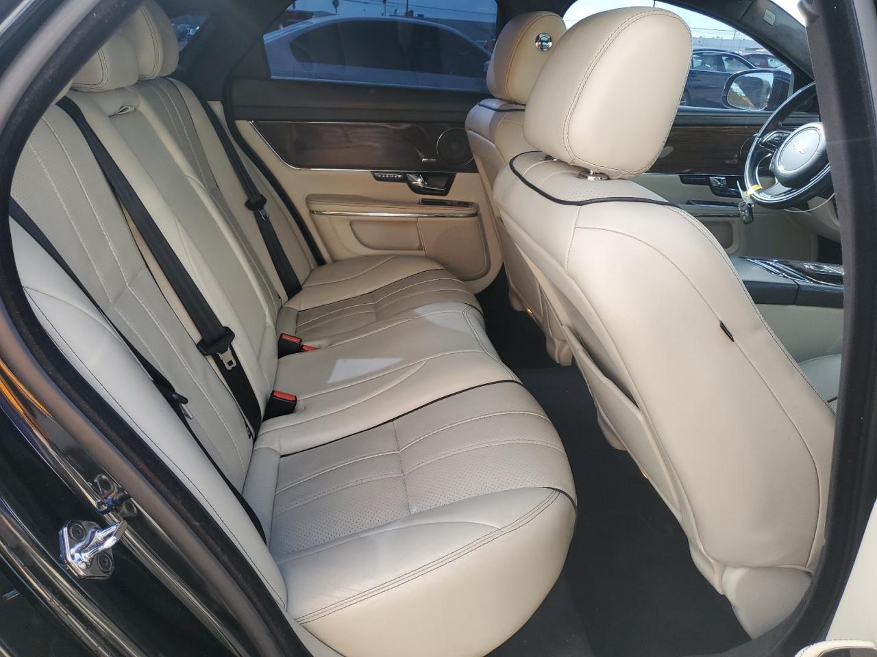 2013 Jaguar XJ - Image 10