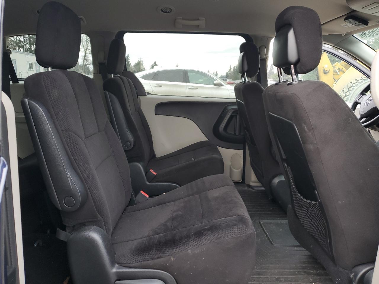 2012 Dodge Caravan - Image 11