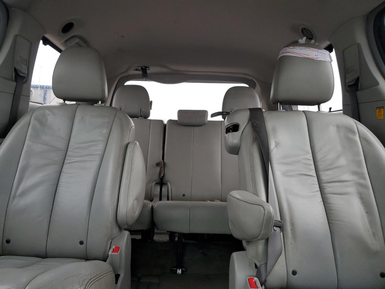 2011 Toyota Sienna - Image 10