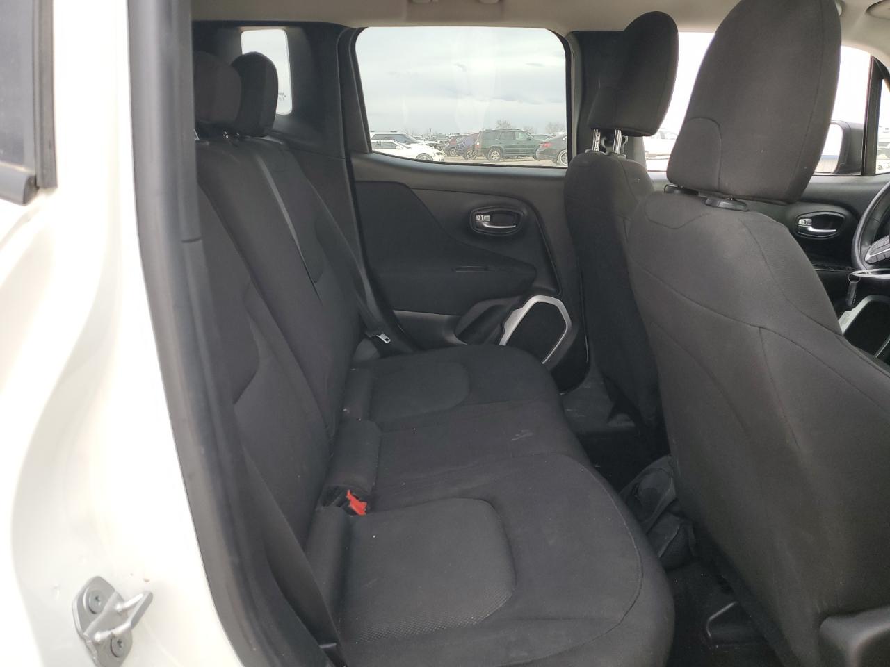 2018 Jeep Renegade - Image 10