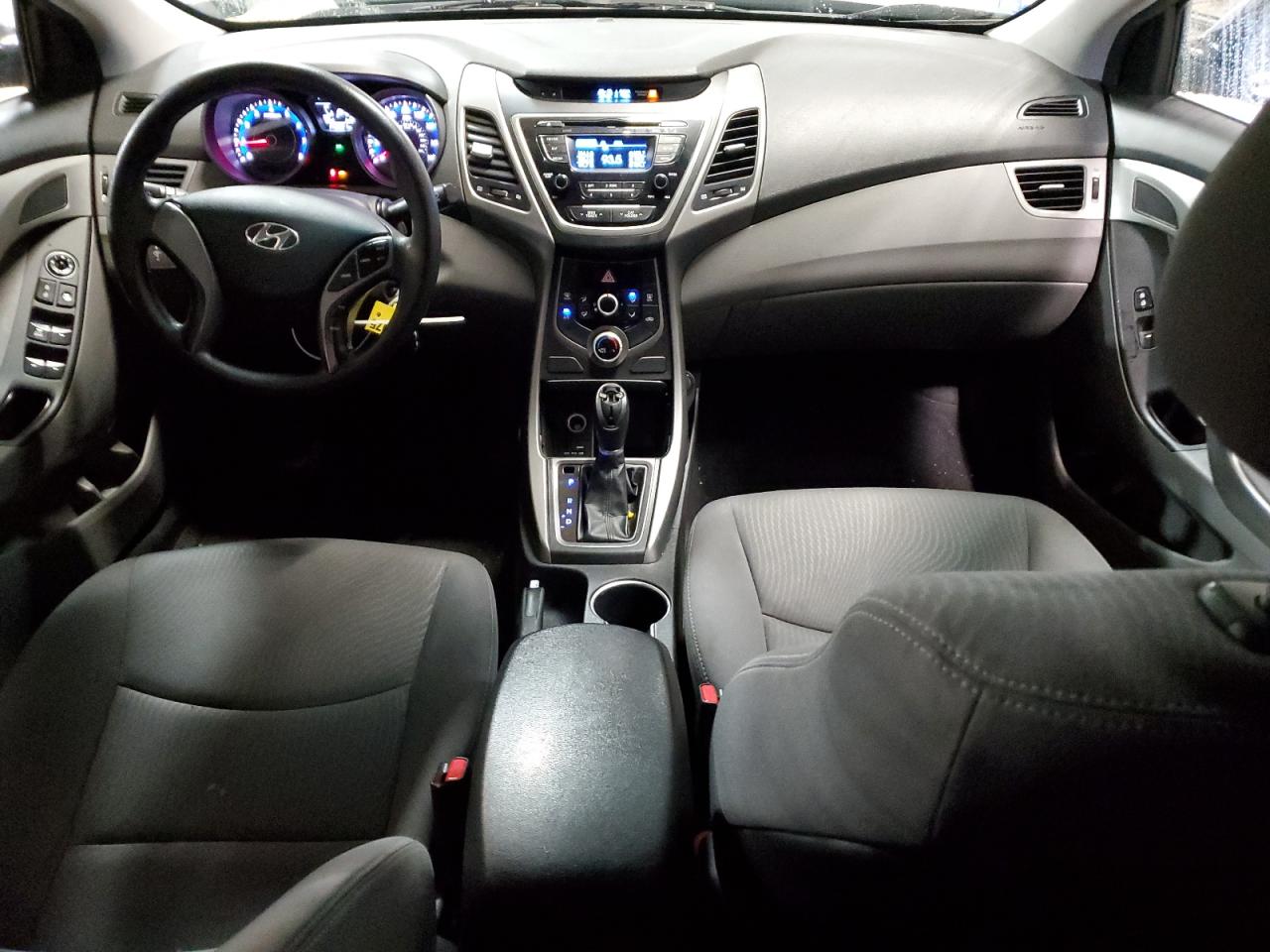 2016 Hyundai Elantra - Image 8