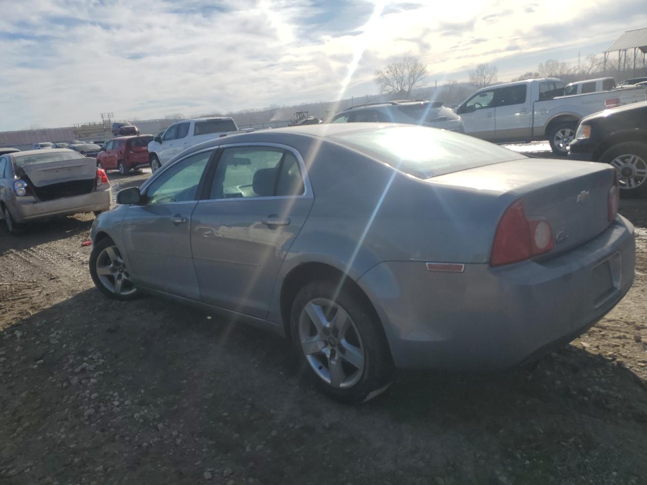 2009 Chevrolet Malibu - Image 2