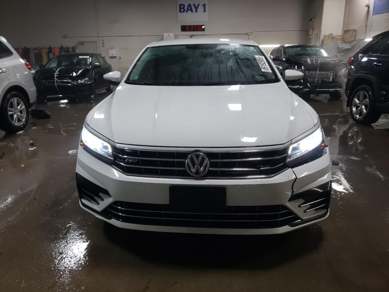 2016 Volkswagen Passat - Image 5